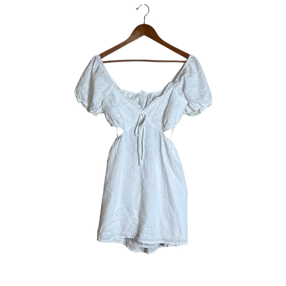 NWT! Le Lis white lace‎ trim cut out dress. Size xs